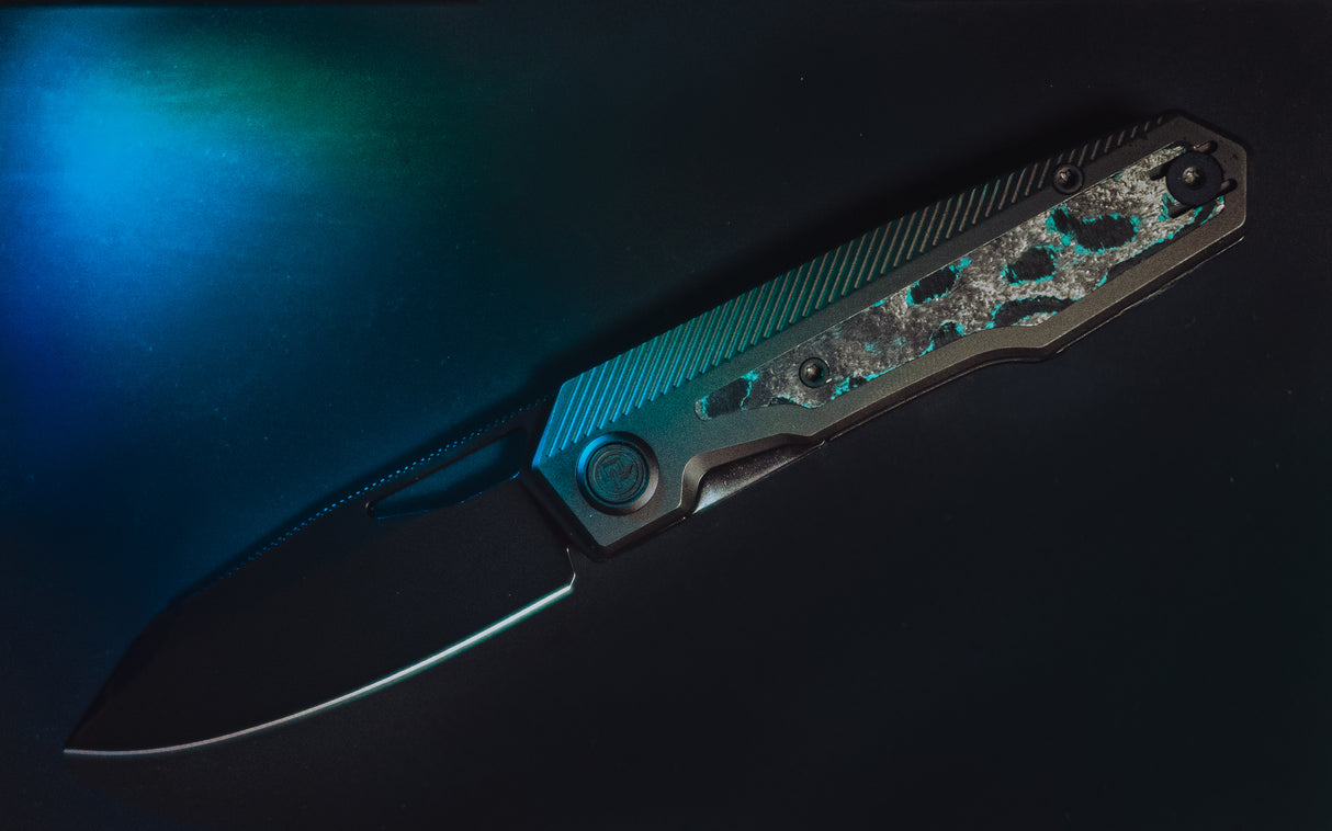 Divo Knives Dark Mode Saloon